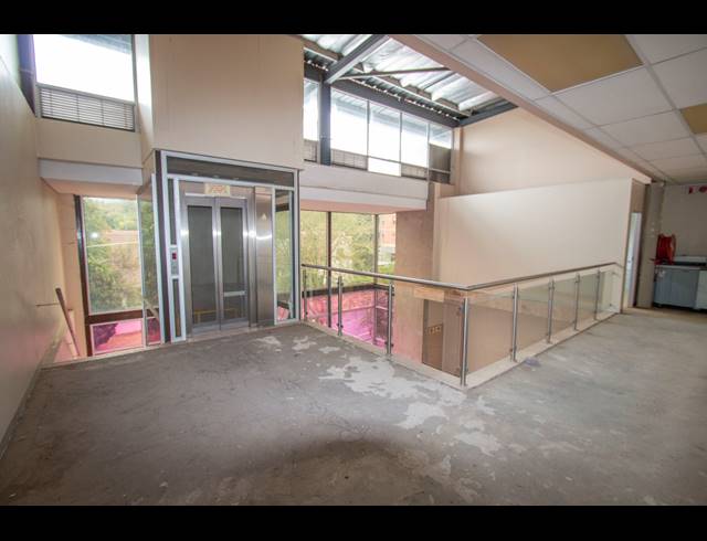 1,596M² OFFICE TO LET IN PARKMORE